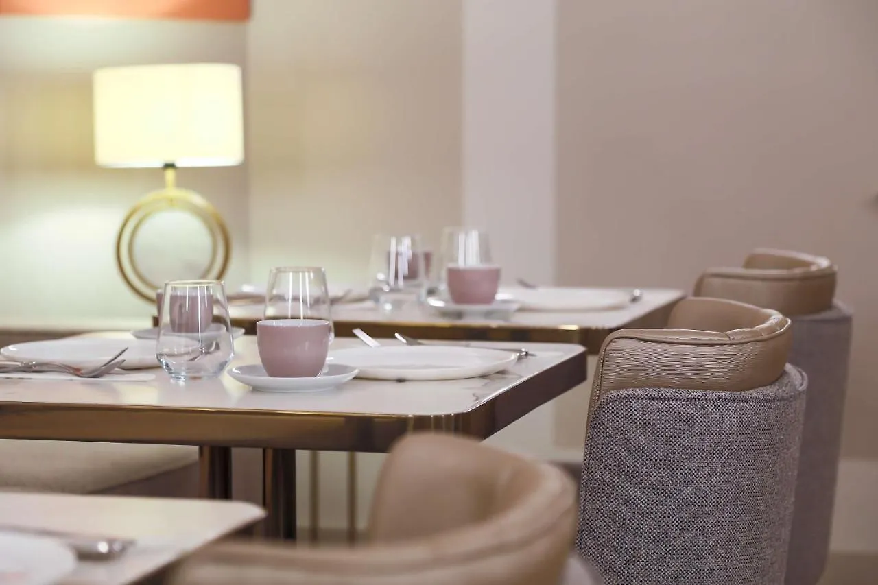 Camille Tapestry Collection By Hilton 4* Paris