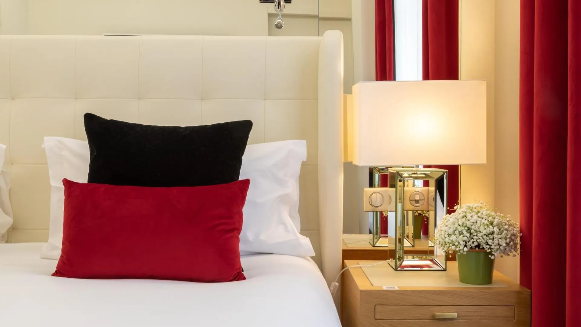 Camille Tapestry Collection By Hilton 4* Paris