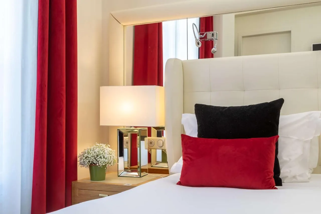 Camille Tapestry Collection By Hilton Hotel Parijs
