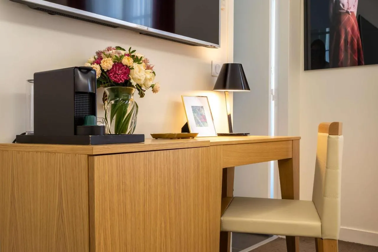 Hotel Camille Tapestry Collection By Hilton Parijs