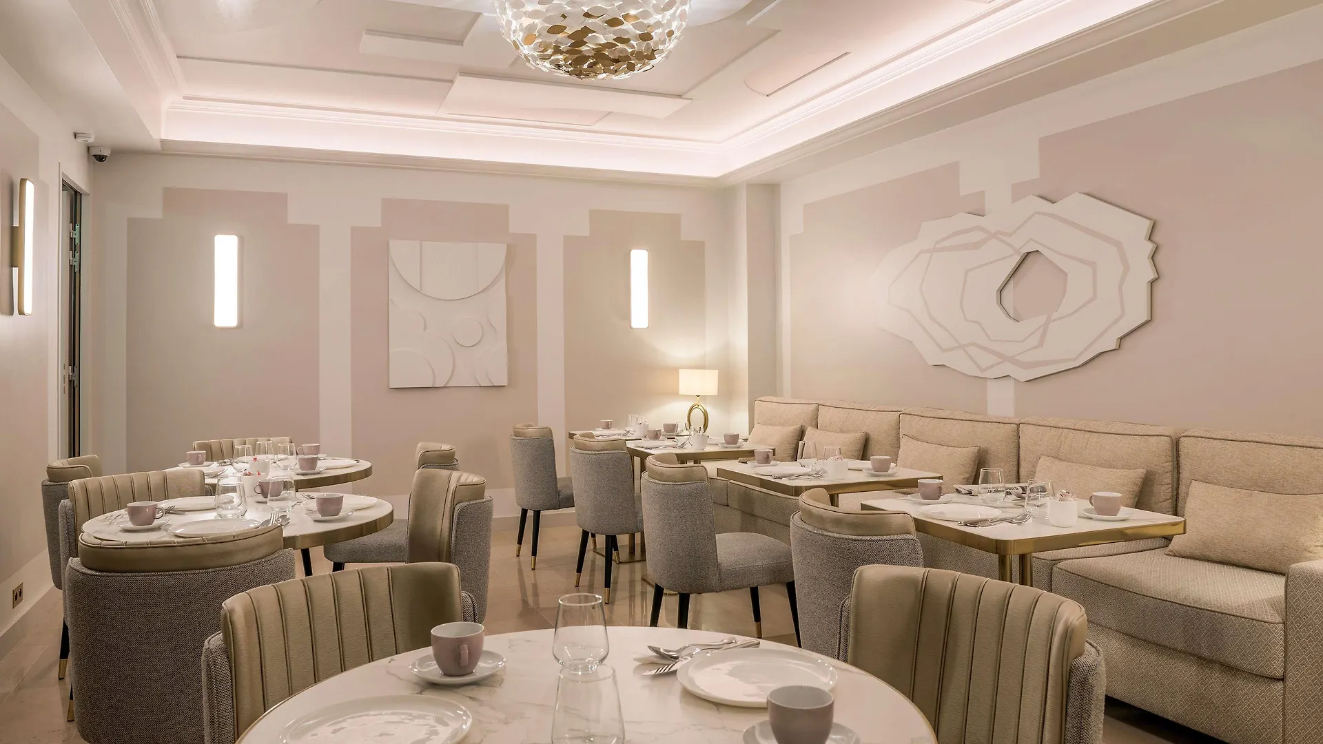 Hotel Camille Tapestry Collection By Hilton Parijs